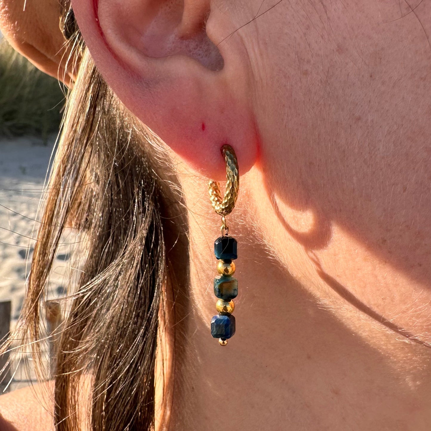 Boucles d'oreilles cube bleu coloré