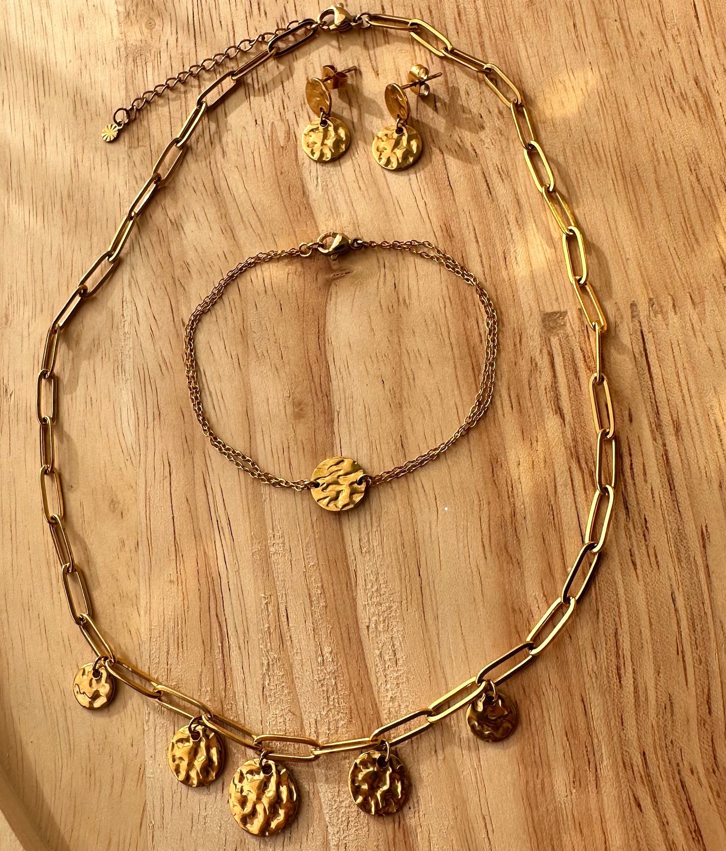 Boucles médaille martelée