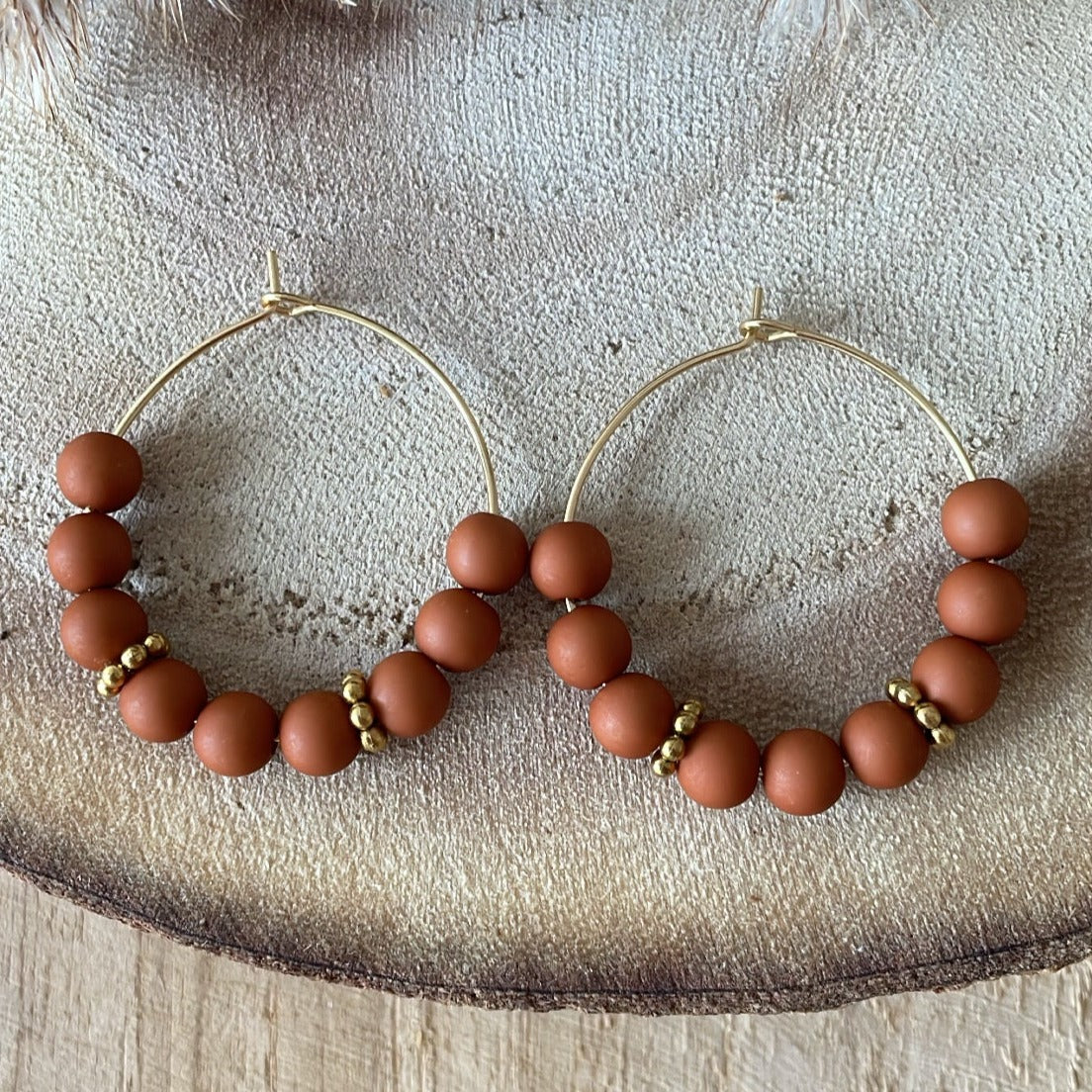 Boucles d'oreilles perles rondes mat