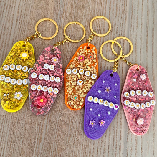 Idées cadeaux Fête des Mères 2026 : créations personnalisées et bijoux à offrir