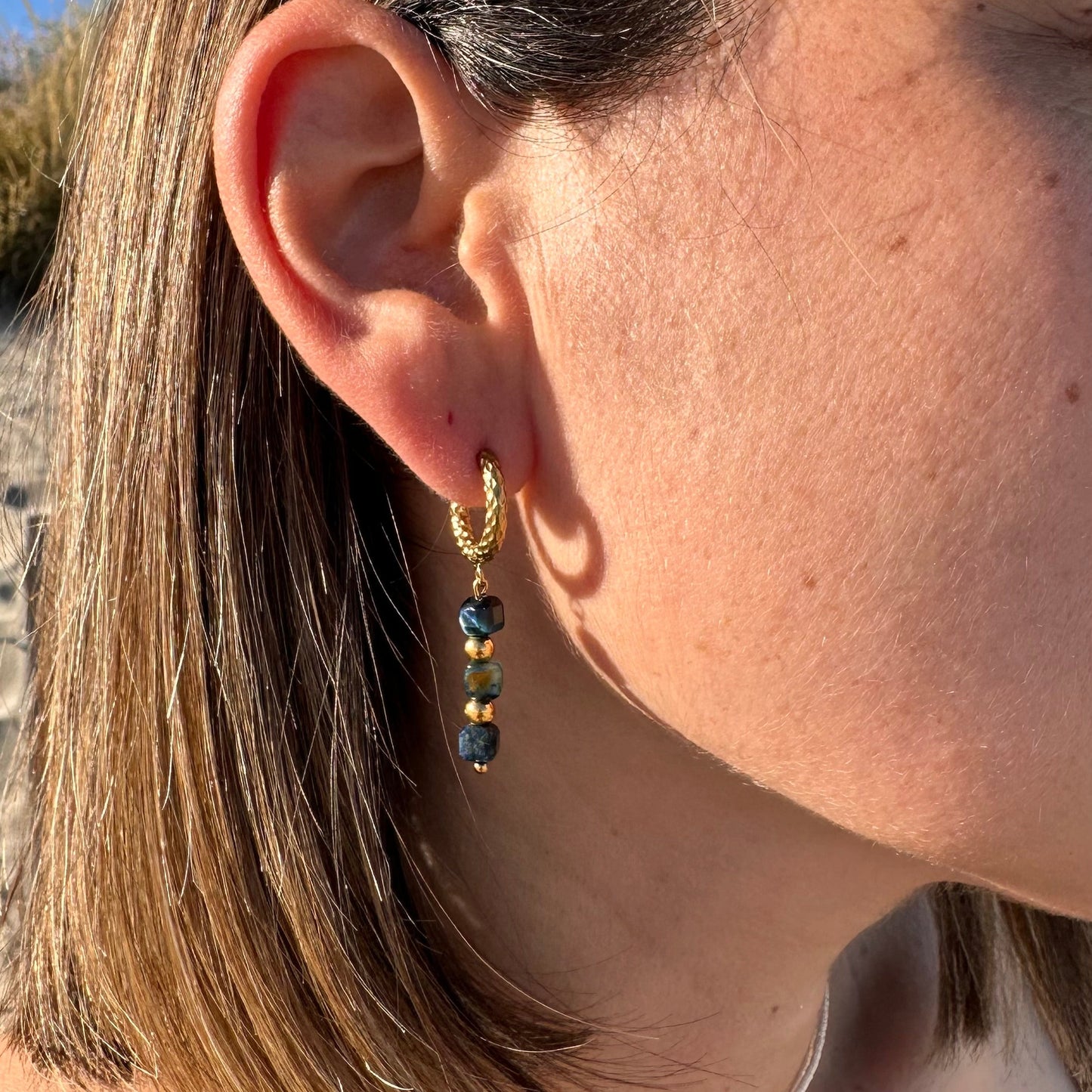 Boucles d'oreilles cube bleu coloré