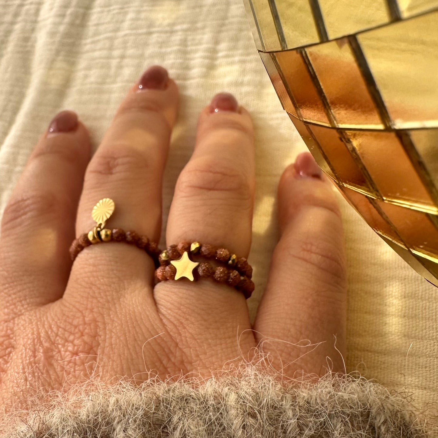 Bague perles et breloque