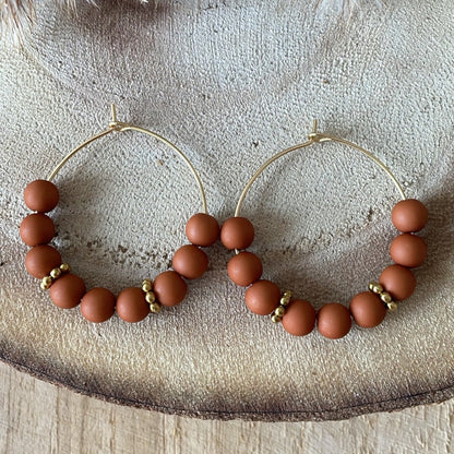 Boucles d'oreilles perles rondes mat