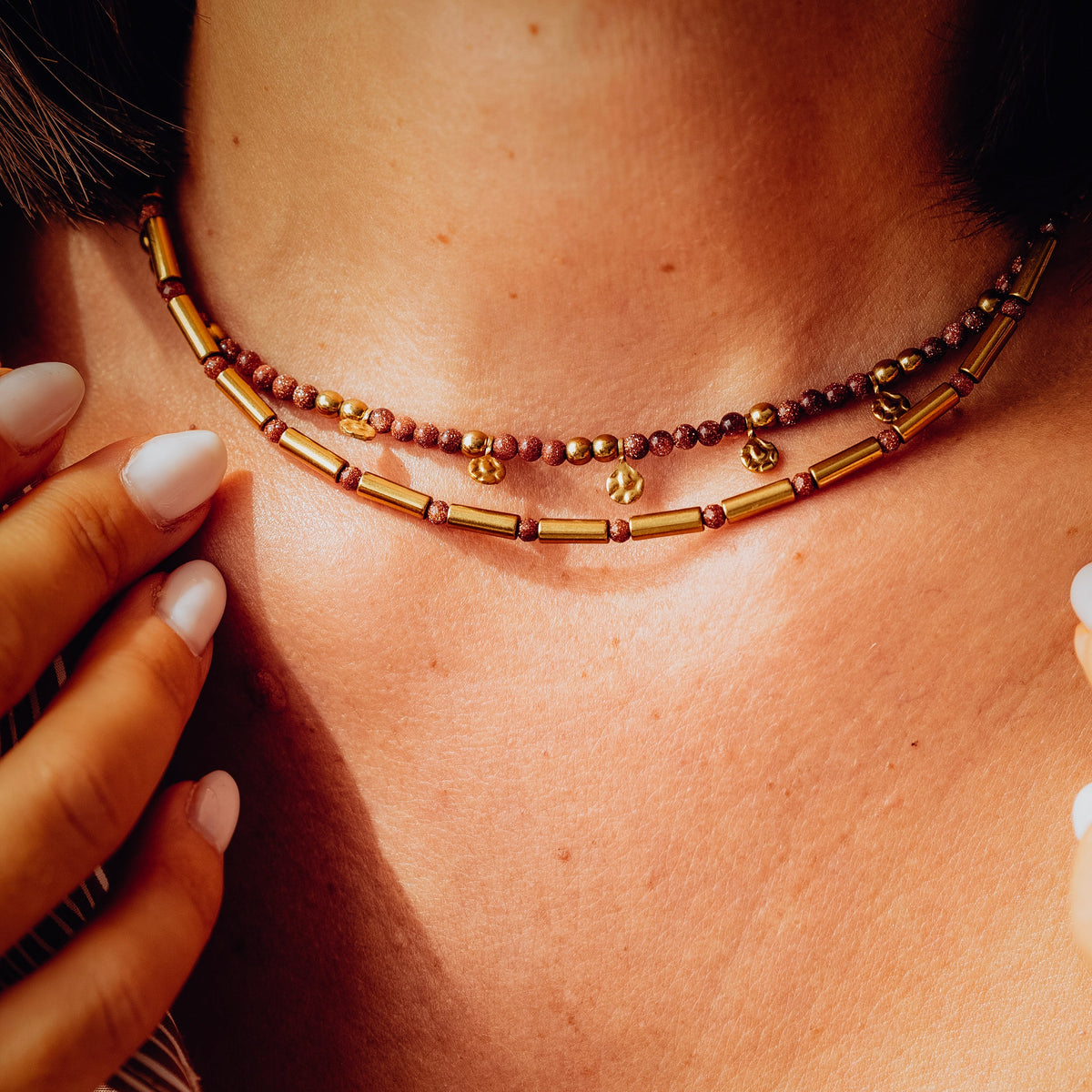 Collier tubes et perles goldstone